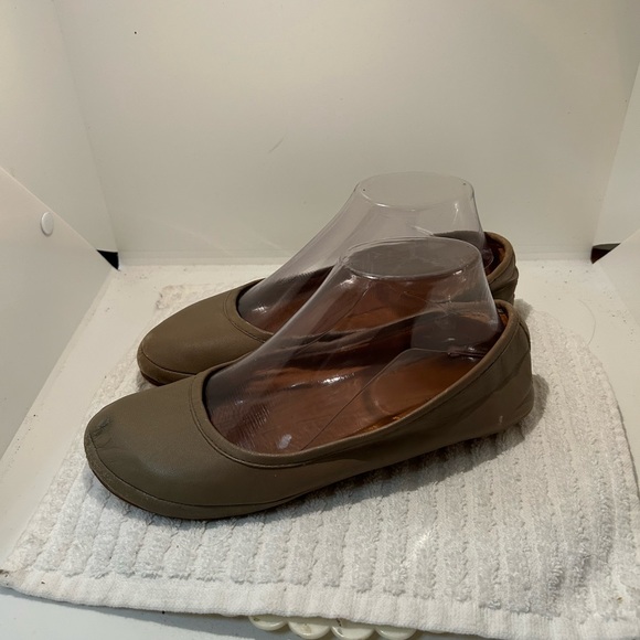 PURE JILL TAUPE SLIP ON FLATS SIZE 8 - Picture 2 of 8